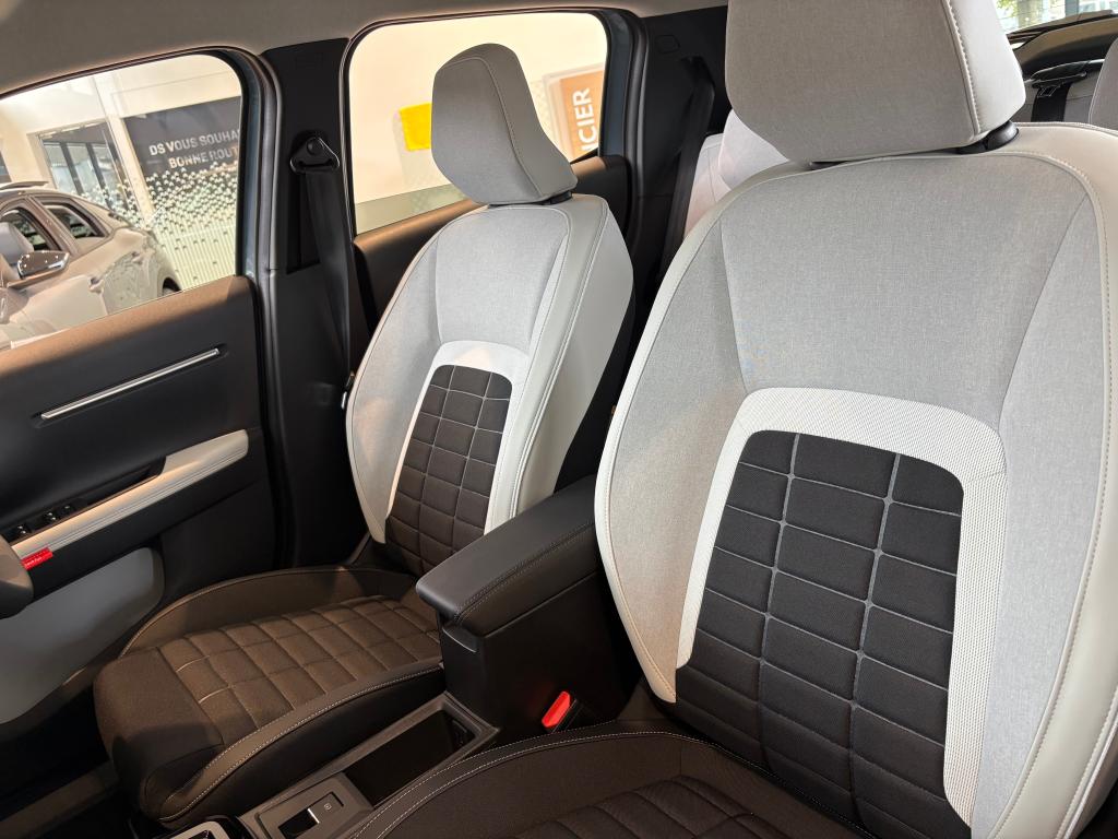 新型C3　展示中